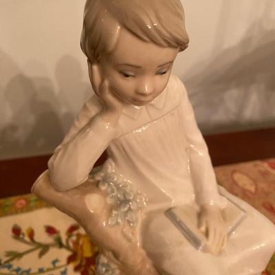 Porcelain Lladro boy sitting on a stump #4876