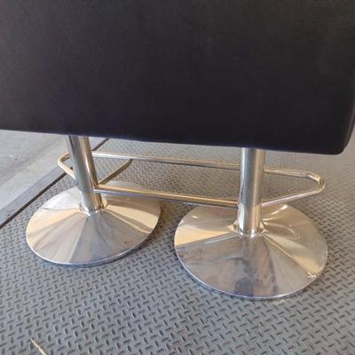 Single Choice Slot Machine Double Seat Bench with Chrome Finish Base