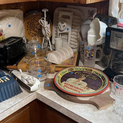 Kitchen appliance & misc lot