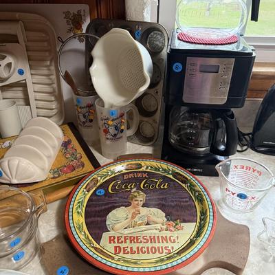 Kitchen appliance & misc lot