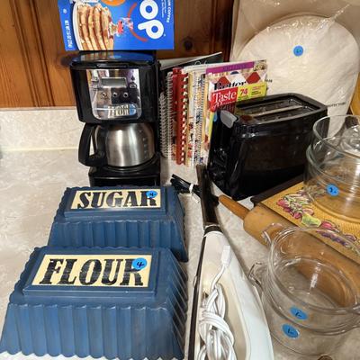Kitchen appliance & misc lot