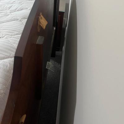 Wooden Four Post Queen Bed (PB-MG)