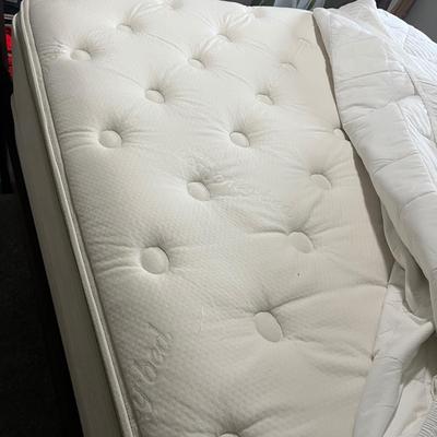 Wooden Four Post Queen Bed (PB-MG)