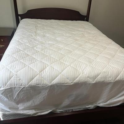 Wooden Four Post Queen Bed (PB-MG)