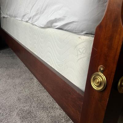 Wooden Four Post Queen Bed (PB-MG)