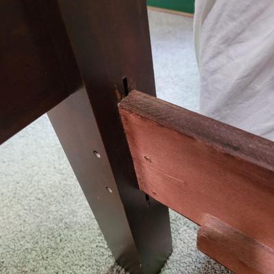 Wooden Four Post Queen Bed (PB-MG)
