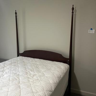 Wooden Four Post Queen Bed (PB-MG)