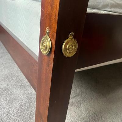 Wooden Four Post Queen Bed (PB-MG)