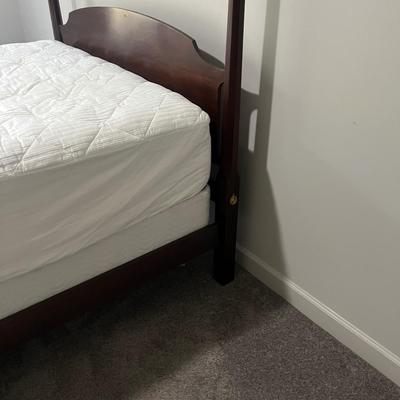 Wooden Four Post Queen Bed (PB-MG)