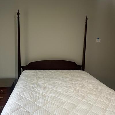 Wooden Four Post Queen Bed (PB-MG)