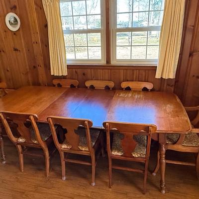 Dining room table lot
