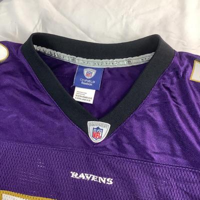 G8326 NFL Raven’s Shirt Lot with Reebok Bag
