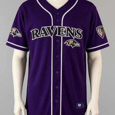 G8326 NFL Raven’s Shirt Lot with Reebok Bag