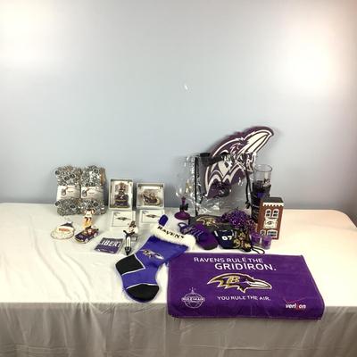 G8335 Baltimore Ravens Christmas Decor & Celebration Lot
