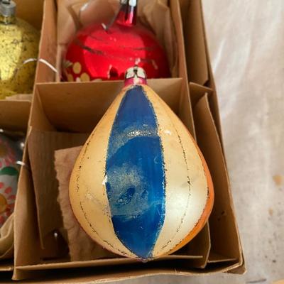 Vintage 6 larger sized Christmas ornaments Lot #3