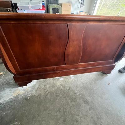 Wooden Queen Sleigh Bed With Wooden Side Rails (G-GB2-MG