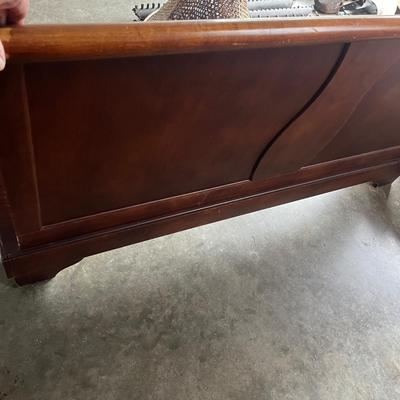 Wooden Queen Sleigh Bed With Wooden Side Rails (G-GB2-MG