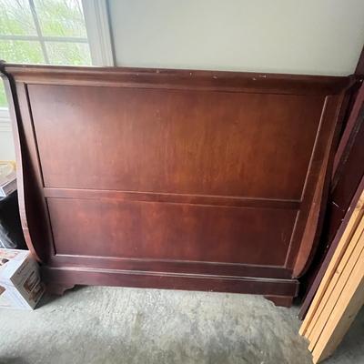 Wooden Queen Sleigh Bed With Wooden Side Rails (G-GB2-MG