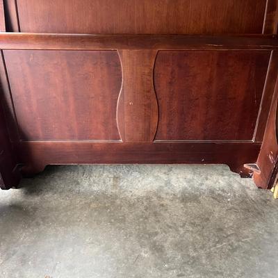 Wooden Queen Sleigh Bed With Wooden Side Rails (G-GB2-MG