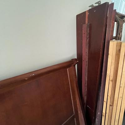 Wooden Queen Sleigh Bed With Wooden Side Rails (G-GB2-MG