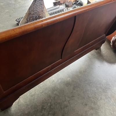 Wooden Queen Sleigh Bed With Wooden Side Rails (G-GB2-MG