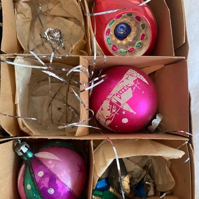 Vintage group of 8 Christmas ornaments Lot #7