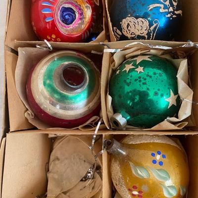 Vintage group of 8 Christmas ornaments Lot #7