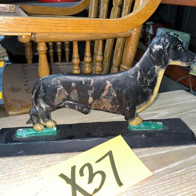 X37-Cast Iron Dog Figure