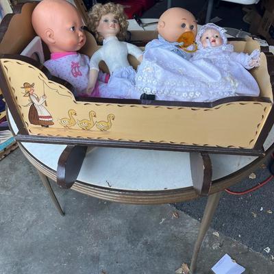 Doll Cradle with 4 dolls
