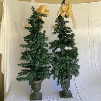 G8108 Pair of Artificial Christmas Trees in Plastic Planters