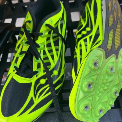 Saucony size 9 track shoes
