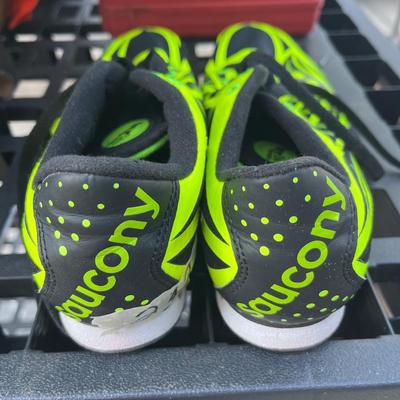 Saucony size 9 track shoes