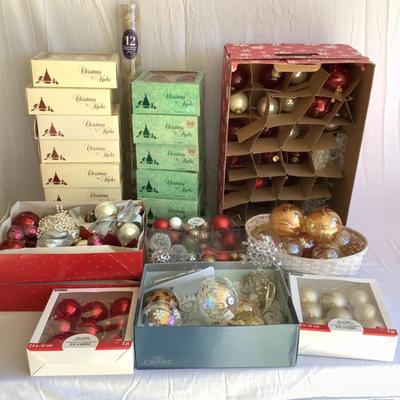 G8109 Large Assortment of Glass & Plastic Christmas Ball Ornaments