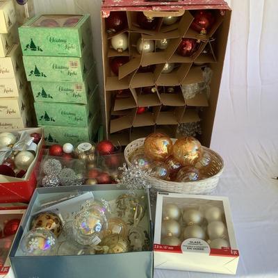 G8109 Large Assortment of Glass & Plastic Christmas Ball Ornaments