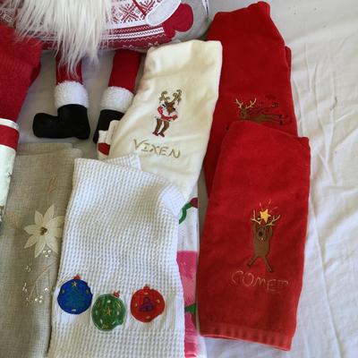 G 8114 Assorted Christmas Kitchen Towels & Decorations Lot