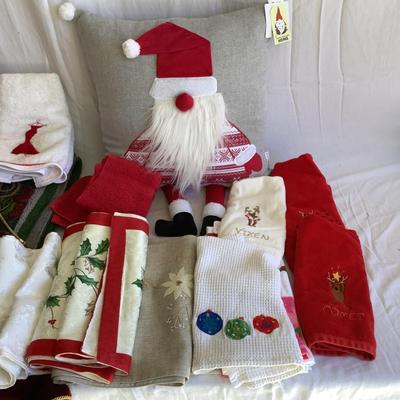 G 8114 Assorted Christmas Kitchen Towels & Decorations Lot