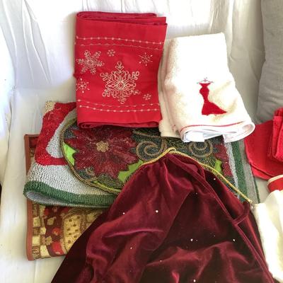 G 8114 Assorted Christmas Kitchen Towels & Decorations Lot