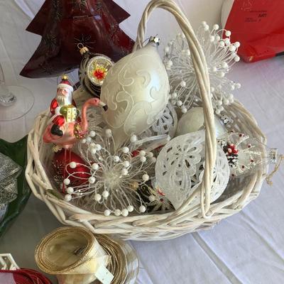 G8115 Assorted Christmas Decor Collection Lot