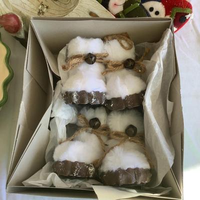 G8116 Charming Collection of Vintage and Festive Christmas Decor