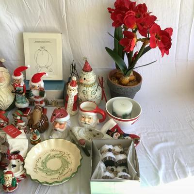 G8116 Charming Collection of Vintage and Festive Christmas Decor