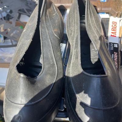 Xl high traction foot wear fit over large shoes