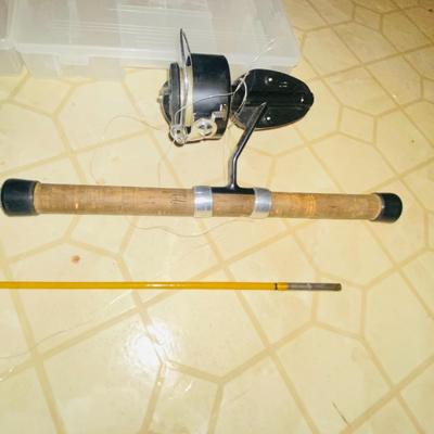 WONDERLOO FISHING POLE WITH GARCIA MITCHELL 300 REEL AND CABELA'S ORGANIZERS