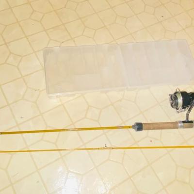 WONDERLOO FISHING POLE WITH GARCIA MITCHELL 300 REEL AND CABELA'S ORGANIZERS