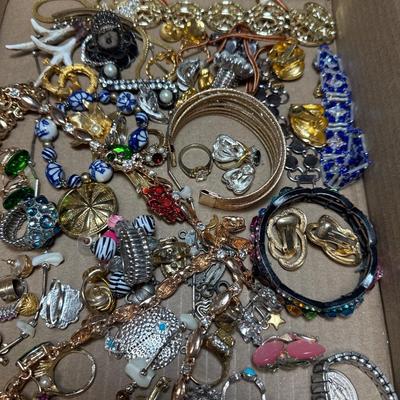 J32-flat of costume jewelry