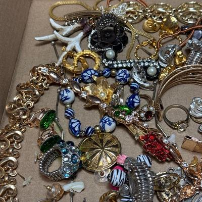 J32-flat of costume jewelry