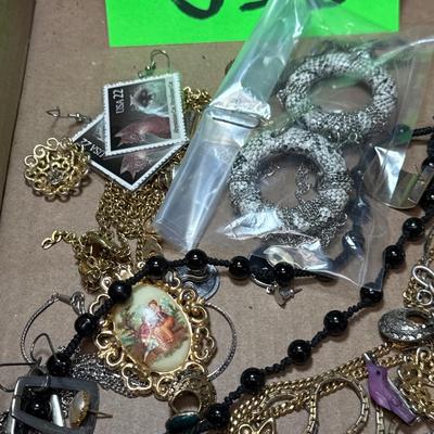 J36-miscellaneous jewelry