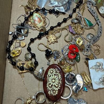 J36-miscellaneous jewelry