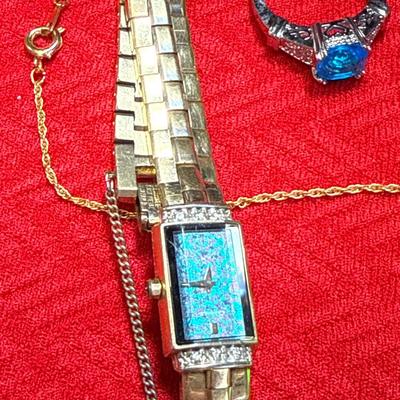 J37-Watch, rings and necklace