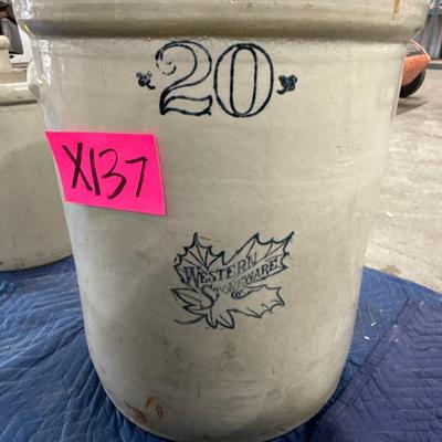 X137-Western Stoneware Crock-20