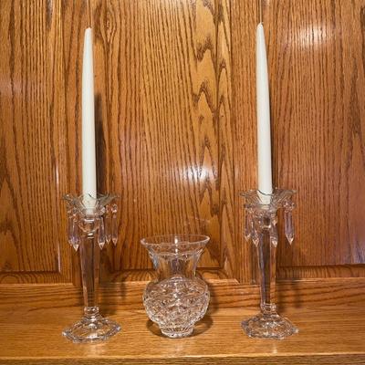 BEAUTIFUL LEAD CRYSTAL CANDLESTICK HOLDERS AND A CRYSTAL VASE